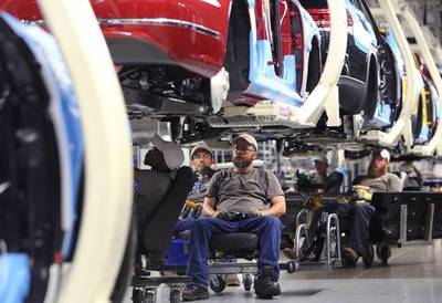 大眾美國工廠停產(chǎn)兩周改造，Passat滯銷加速新能源轉(zhuǎn)型